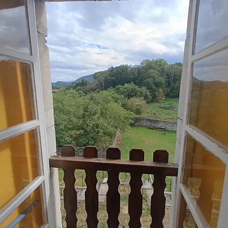 Chateau Rustiques Dans Un Ancien Donjon Bed and Breakfast