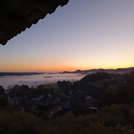 Le Donjon de Montegut Nuit Medievale au coeur des Pyrenees Couette-café 3*