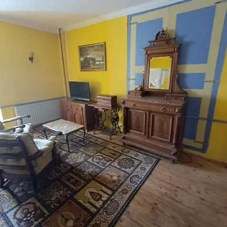 Chateau Rustiques Dans Un Ancien Donjon Bed and Breakfast