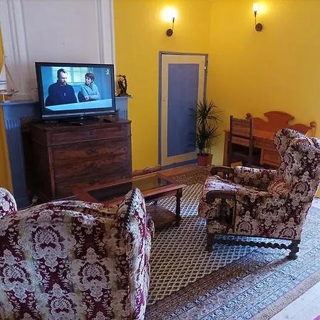 Chateau Rustiques Dans Un Ancien Donjon Bed and Breakfast Montégut