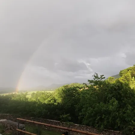 Bed & Breakfast Chateau Rustiques Dans Un Ancien Donjon