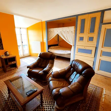 Chateau Sejour Rustique En Tour Du Xiiie Siecle