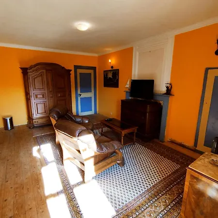 Bed and Breakfast Chateau Rustiques Dans Un Ancien Donjon