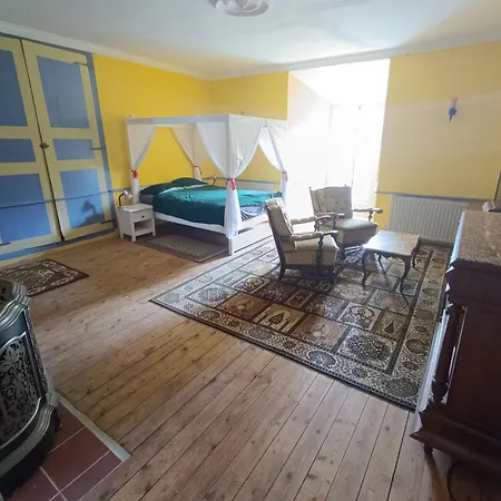 Chateau Rustiques Dans Un Ancien Donjon 3*