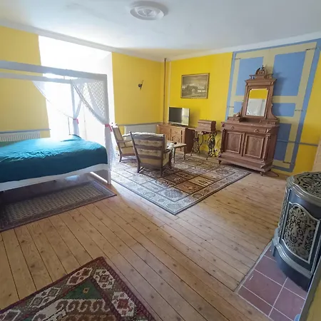 Chateau Rustiques Dans Un Ancien Donjon Bed & Breakfast