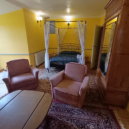 Chateau Bed & Breakfast *
