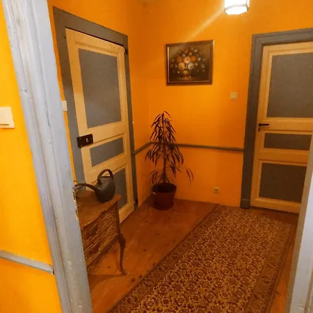 Chateau Rustiques Dans Un Ancien Donjon Bed and Breakfast 3*