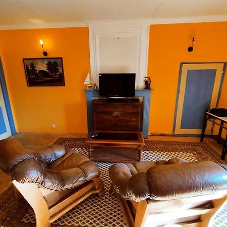 Bed and Breakfast Chateau Rustiques Dans Un Ancien Donjon Montégut