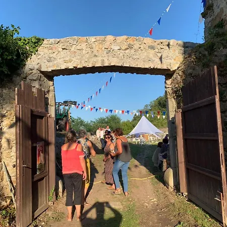 Chateau Sejour Rustique En Tour Du Xiiie Siecle 3*