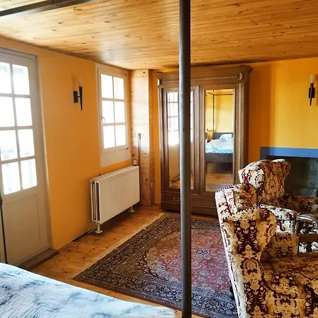 Bed and Breakfast Chateau Rustiques Dans Un Ancien Donjon