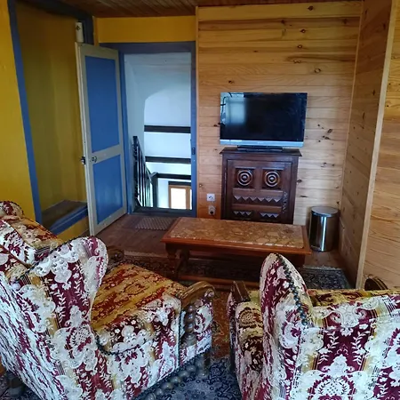 Bed and Breakfast Chateau Rustiques Dans Un Ancien Donjon 3*