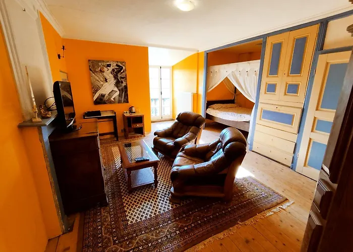 Chateau Sejour Rustique En Tour Du Xiiie Siecle 3*