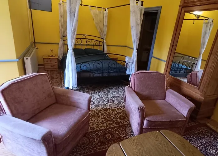 Chateau Sejour Rustique En Tour Du Xiiie Siecle Montégut