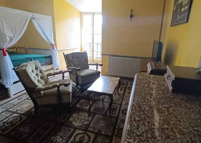 فندق مبيت وإفطار Chateau Sejour Rustique En Tour Du Xiiie Siecle 3*