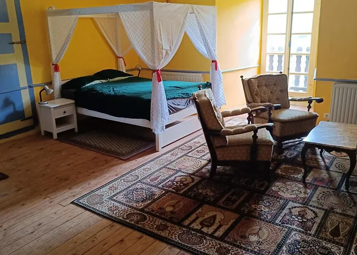 Chateau Sejour Rustique En Tour Du Xiiie Siecle 3* Montégut