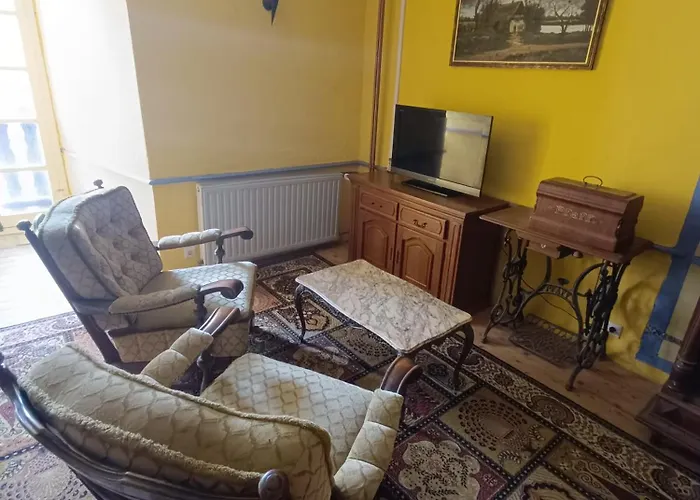 Chateau Sejour Rustique En Tour Du Xiiie Siecle Montégut