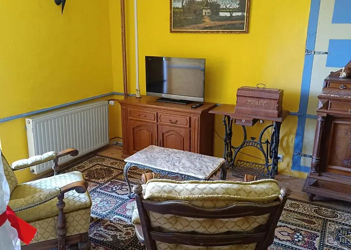 Chateau Sejour Rustique En Tour Du Xiiie Siecle