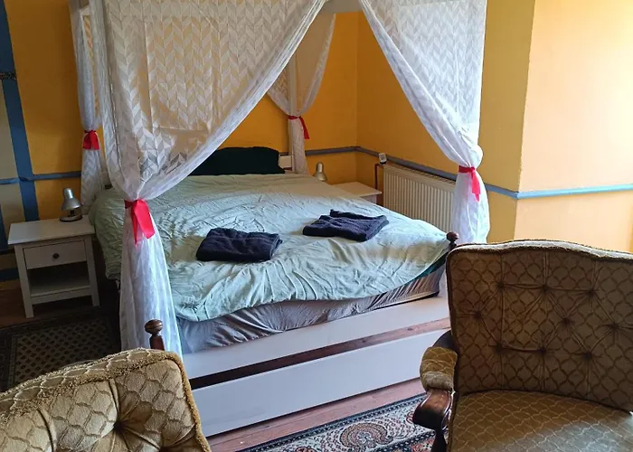 Chateau Tour Medievale Avec Vue Pyrenees Montégut