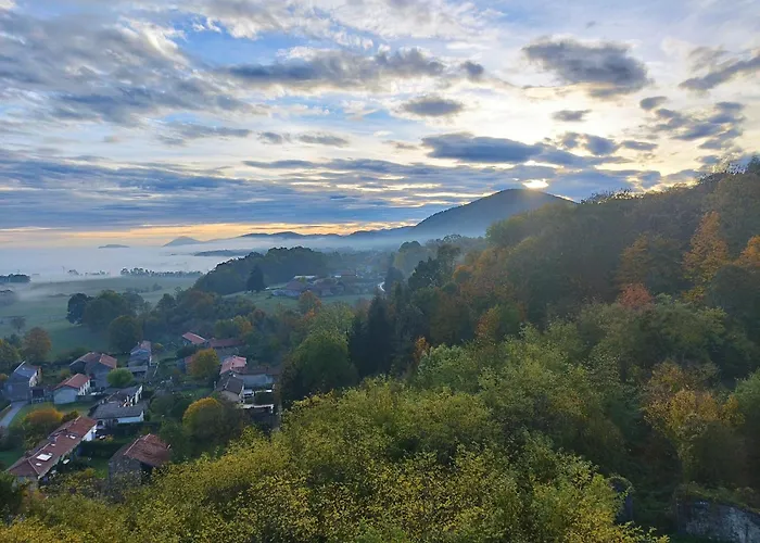 فندق مبيت وإفطار Chateau Charme Rustique Sur Colline Montégut