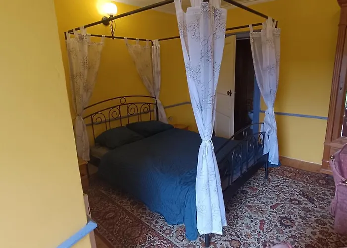 فندق مبيت وإفطار Chateau Charme Rustique Sur Colline 3*