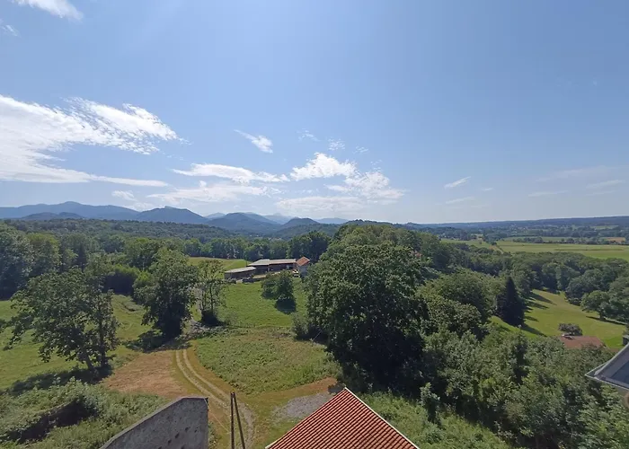 Chateau Sejour Rustique En Tour Du Xiiie Siecle 3*