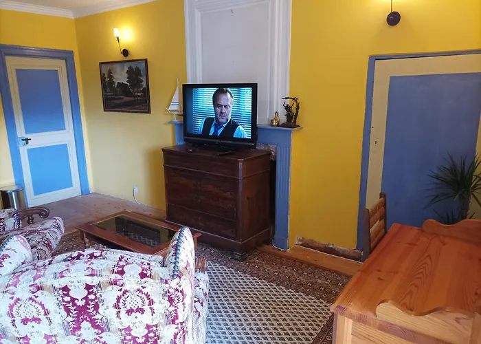 فندق مبيت وإفطار Chateau Sejour Rustique En Tour Du Xiiie Siecle Montégut