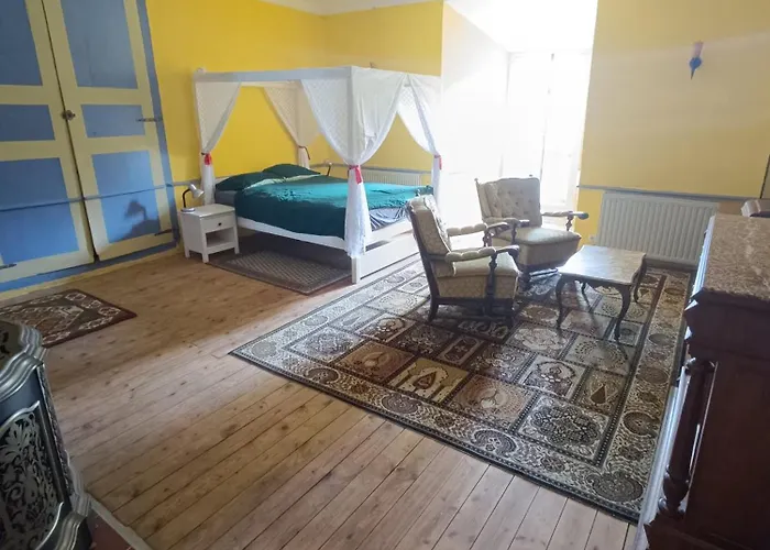 Chateau Sejour Rustique En Tour Du Xiiie Siecle 3*