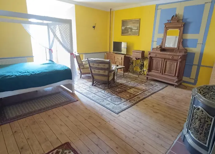 Chateau Sejour Rustique En Tour Du Xiiie Siecle فندق مبيت وإفطار