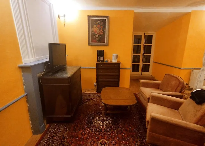 Chateau Sejour Rustique En Tour Du Xiiie Siecle فندق مبيت وإفطار Montégut