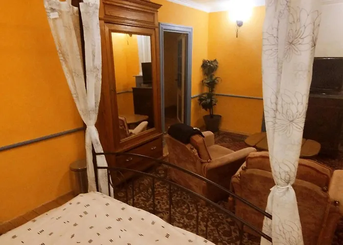 Chateau Sejour Rustique En Tour Du Xiiie Siecle 3*