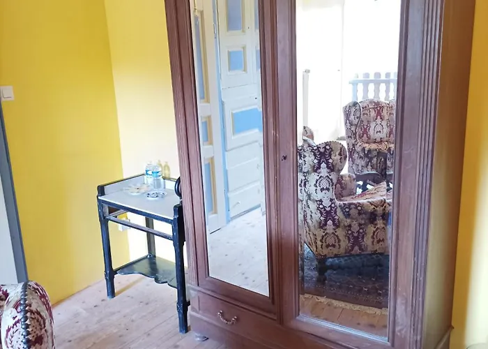 Chateau Sejour Rustique En Tour Du Xiiie Siecle 3* Montégut