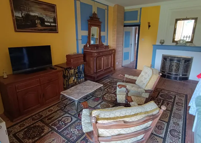 Chateau Sejour Rustique En Tour Du Xiiie Siecle 3* Montégut