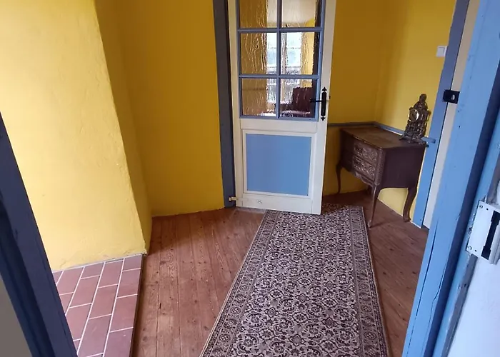 Chateau Sejour Rustique En Tour Du Xiiie Siecle فندق مبيت وإفطار