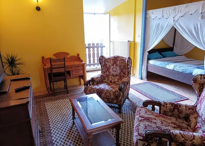 فندق مبيت وإفطار Chateau Sejour Rustique En Tour Du Xiiie Siecle Montégut