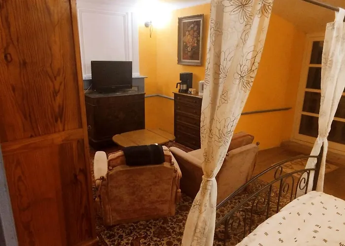 Chateau Tour Medievale Avec Vue Pyrenees