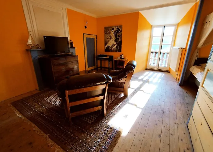 فندق مبيت وإفطار Chateau Sejour Rustique En Tour Du Xiiie Siecle 3*