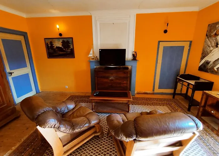 فندق مبيت وإفطار Chateau Charme Rustique Sur Colline Montégut