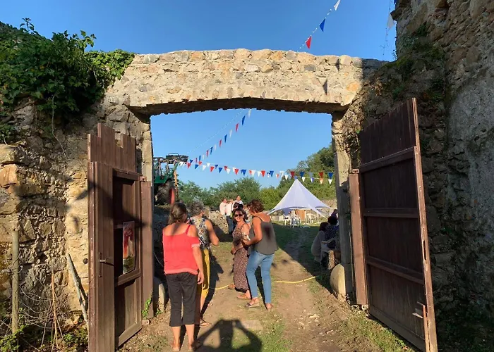 Chateau Sejour Rustique En Tour Du Xiiie Siecle 3*